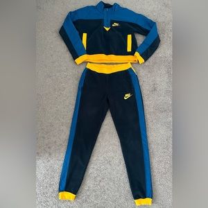 Nike Sportswear Women’s set